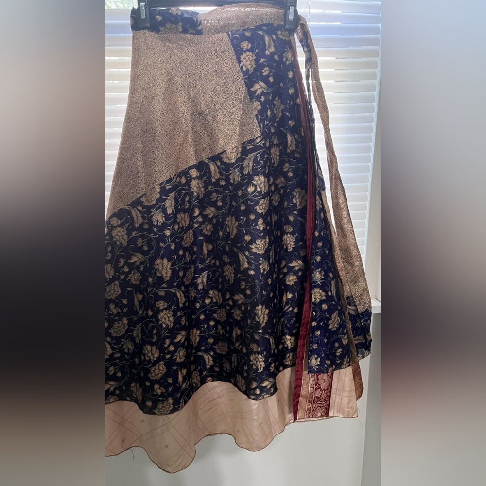 Elegant Floral Navy and Beige Skirt